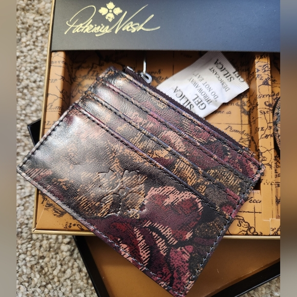 Patricia Nash card holder wallet and key fob Keychain gift set - Picture 5 of 5